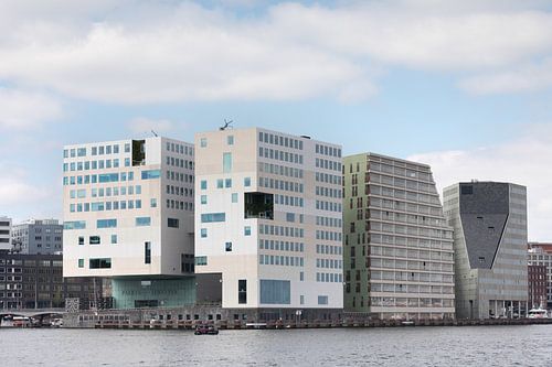 Zicht op IJdok vanaf de pont over het IJ in Amsterdam