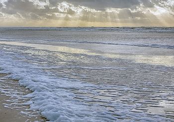 Atmosphärischer Sonnenuntergang während des Sturms