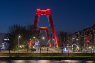 De Willemsbrug in Rotterdam in de nacht (horizontaal) van MS Fotografie | Marc van der Stelt