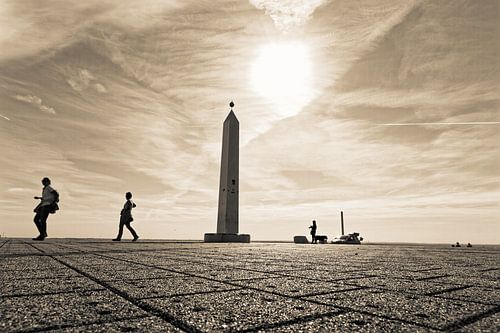 Zonnewijzer met obelisk op de terril van Hoheward (7-487832)