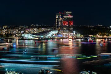 Lichtkunst SAIL Amsterdam 2025 met ADAM Toren en EYE Filmmuseum van Renzo Gerritsen
