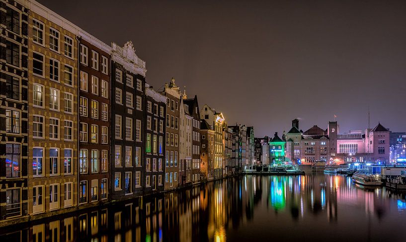 Damrak Amsterdam in de avond von Mario Calma
