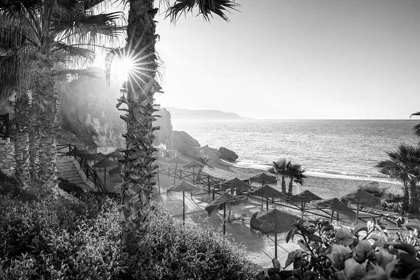 Nerja Strand an der Costa del Sol schwarz-weiß von Manfred Voss, Schwarz-weiss Fotografie