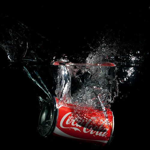 Blikje Cola in water