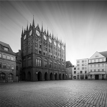 Hôtel de ville de Stralsund (b/w) sur Florian Schmidt