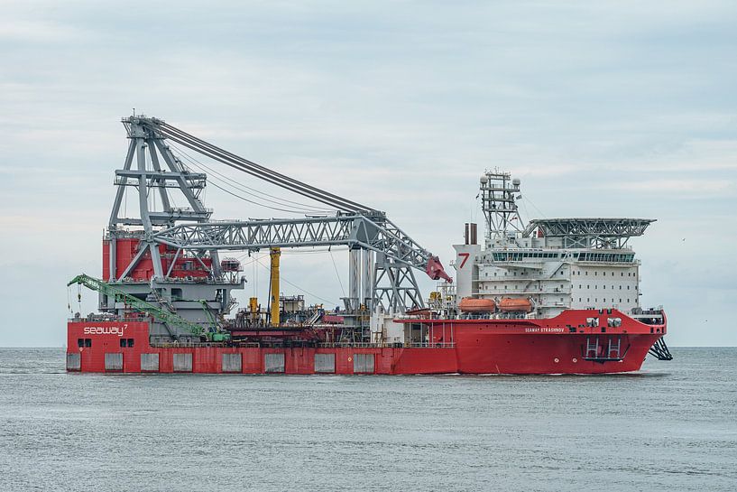 Crane ship Seaway Strashnov of Norway's Seaway 7. by Jaap van den Berg