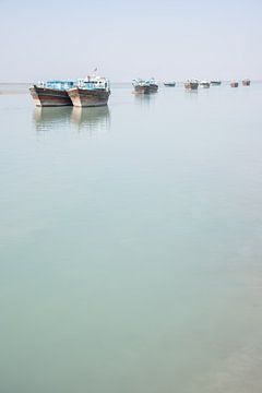 Still life of boats in the coast | Iran by Photolovers reisfotografie