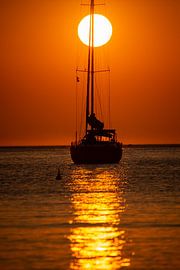voilier et coucher de soleil, Grèce sur Jan Fritz