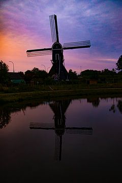 Windmolen tijdens zonsopkomst, Leerdam