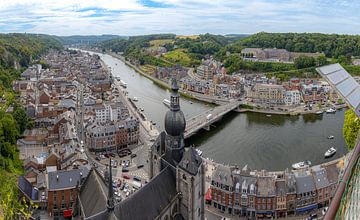 Dinant, de stad die charme en historie uitstraalt. van Patrick Fotografeert