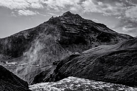 Skógafoss – Nevel over de bergwand van Stedelijke landschappen - Rick Van der Poorten Fotografie