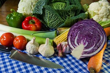 Stilleben mit Gemüse auf dem Küchentisch von Ivonne Wierink