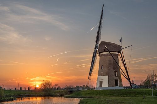 Zonsondergang bij molen