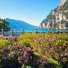 Parc fleuri à Riva del Garda, au bord du lac de Garde sur SusaZoom