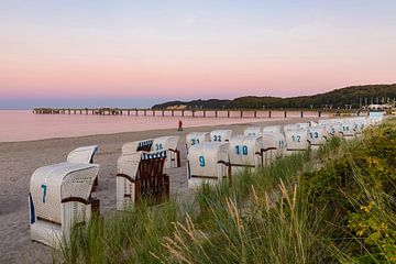 Strandstoelen op het strand van Binz op het eiland Rügen