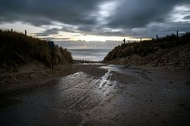 Dark Beach Rise by Evert Jan Luchies