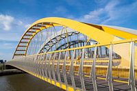 Hogeweidebrug (gele brug) over het Amsterdam-RIjnkanaal in Utrecht