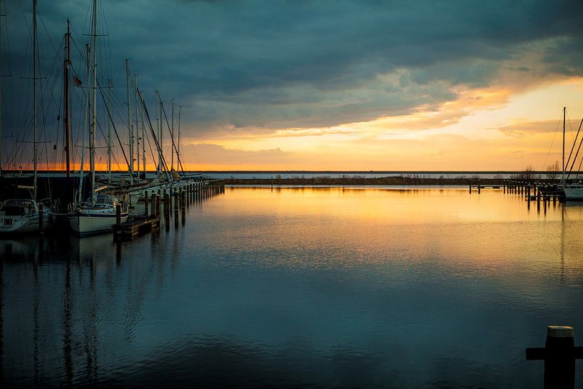 zonsondergang in de haven van Lelystad von Gerjanne Dijkstra