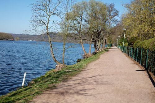 Impressies van het Baldeney-meer in Essen, Duitsland