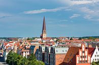 Blick auf historische Gebäude in der Hansestadt Rostock von Rico Ködder Miniaturansicht