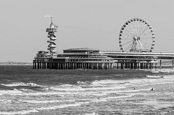 Scheveningen Pier in schwarz und weiß