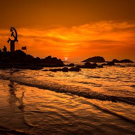 Kommunistischer Symbolismus, Muzhappilangad-Strand, Thalasserien - Indien von Rik Plompen