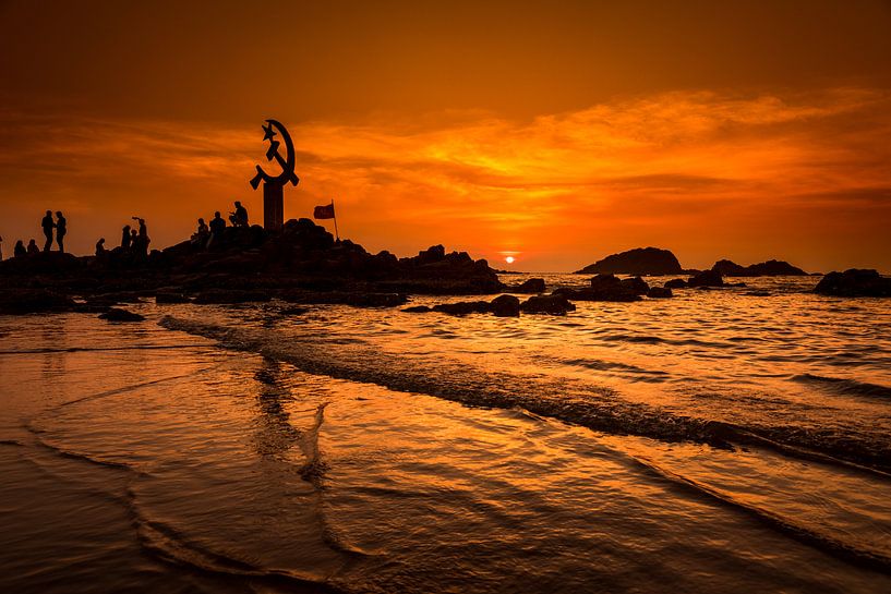 Symbolisme communiste, plage de Muzhappilangad, Thalassery - Inde par Rik Plompen
