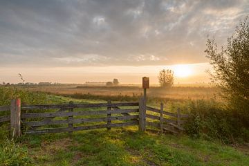 Polderlandschap Alblasserwaard bij zonsopkomst van Beeldbank Alblasserwaard