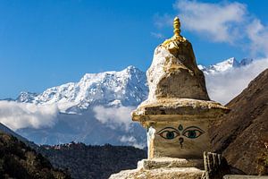 Stupa mit den Augen Buddhas im Himalaya - Malt Everest trek von Andre Brasse Photography
