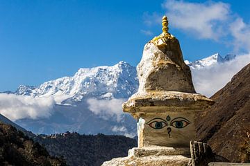 Stupa met eyes of Buddha in de Himalaya - Mount Everest trek