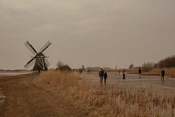 nostalgisch plaatje op de grote wielen in de winter van anne droogsma