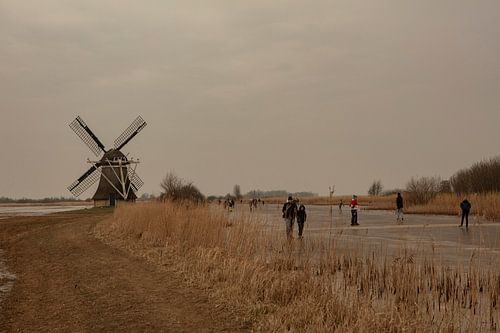 nostalgic picture on the big wheels in winter