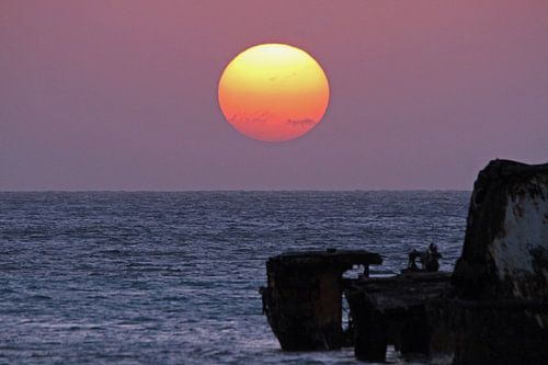 Sunset at shipwreck by Jeanine den Engelsman