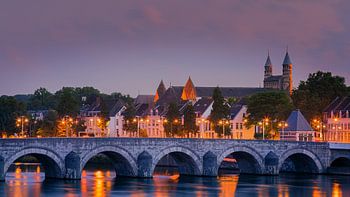Zonsondergang bij de Sint Servaasbrug in Maastricht