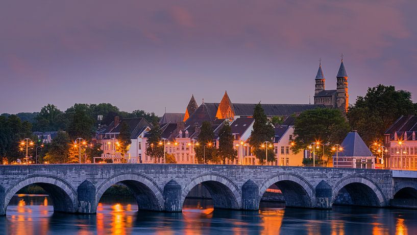 Sunset at the Saint Servatius Bridge in Maastricht by Henk Meijer Photography