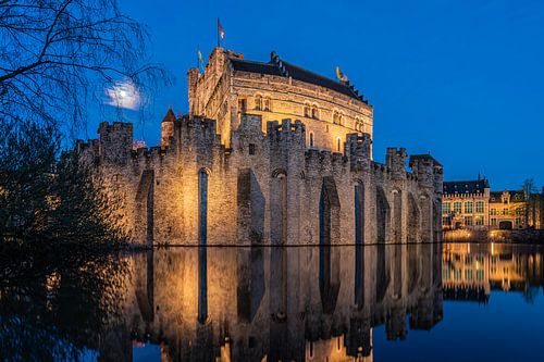 Volle maan bij het Gravensteen in Gent