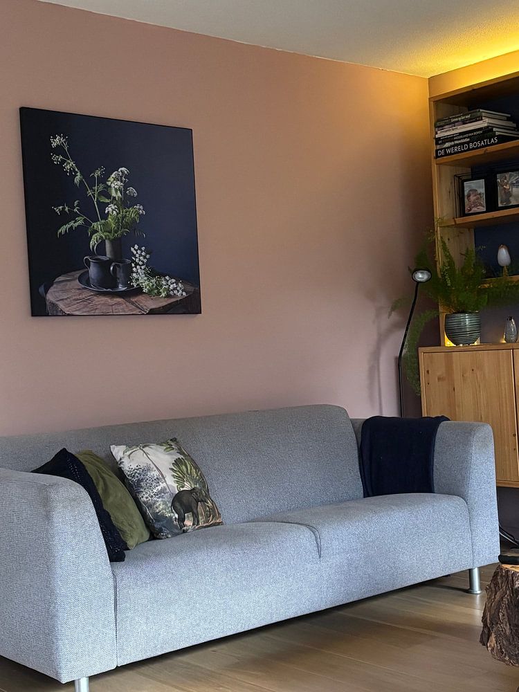 Stilleven met Fluitenkruid en tin op hout [vierkant] (gezien bij vtwonen)  van Affect Fotografie 