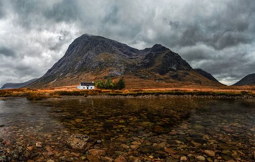 The house at Glencoe Valley by Stephan Smit