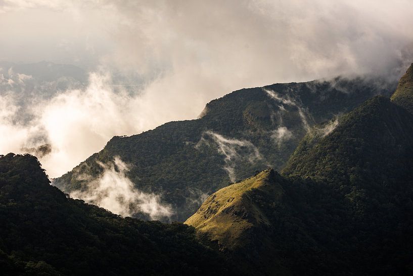 Le Sri Lanka possède de magnifiques paysages montagneux très photogéniques. par Patrick Fotografeert
