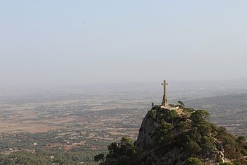 Uitkijkpunt Puig de Sant Salvador, Mallorca (de Balearen) van Shania Lam