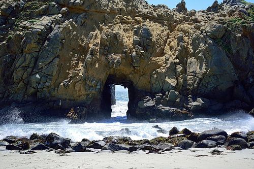 De sleutelgatboog op Pfeiffer Beach