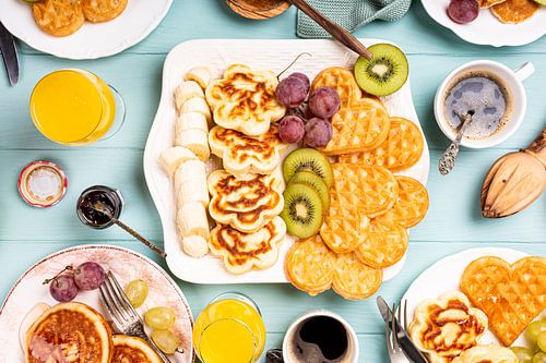 Gezond ontbijt, pancakes en wafels
