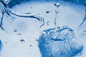 In der Bewegung eingefrorene Wassertropfen