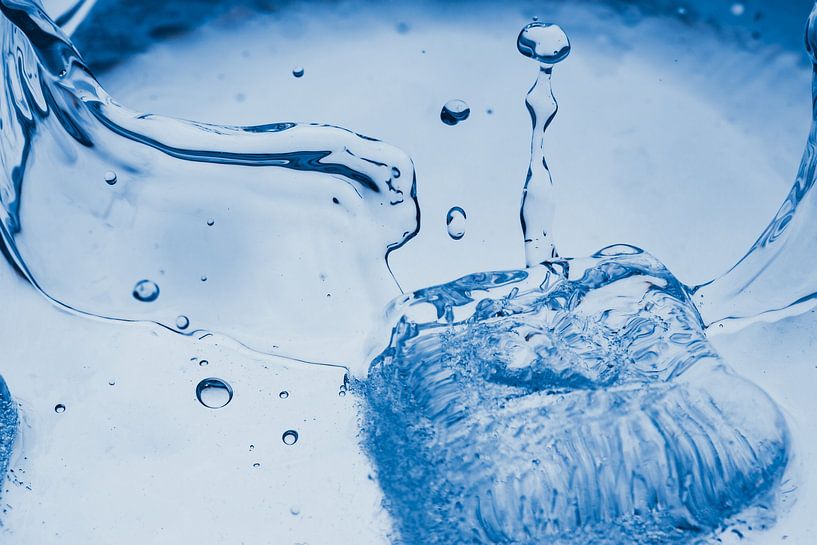 Drops of water frozen in motion by Marc Heiligenstein