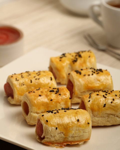 Sausage Crunchroll by Hendra Gunawan