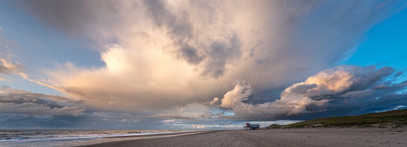 Storm op het strand 01 van Arjen Schippers