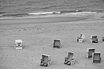 Strandkörbe in schwarz weiß von Pfotowelt