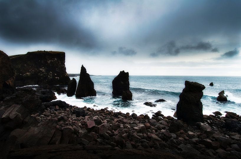 rocks on the beach van Frank Kanters