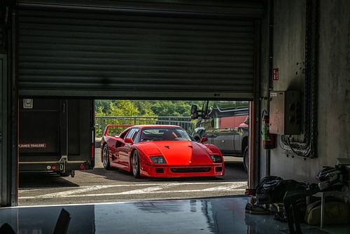 Ferrari F40 auf der Rennstrecke von Bas Fransen