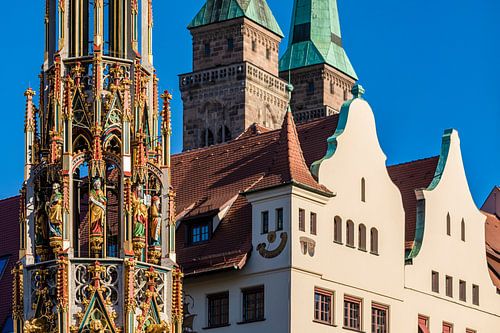 Prachtige fontein in de oude stad van Neurenberg